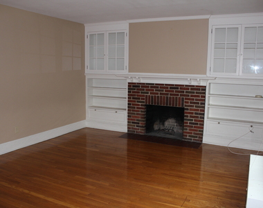 888 Farmington Avenue - Photo Thumbnail 5