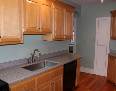 888 Farmington Avenue - Photo Thumbnail 14