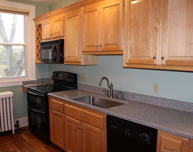888 Farmington Avenue - Photo Thumbnail 12