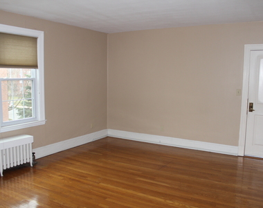 888 Farmington Avenue - Photo Thumbnail 10