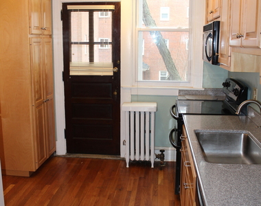888 Farmington Avenue - Photo Thumbnail 13