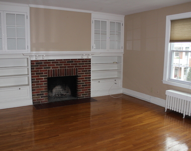 888 Farmington Avenue - Photo Thumbnail 3