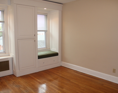 888 Farmington Avenue - Photo Thumbnail 15