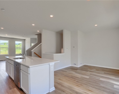 311 Alliance Drive - Photo Thumbnail 15