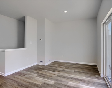 311 Alliance Drive - Photo Thumbnail 17