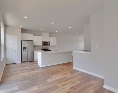 311 Alliance Drive - Photo Thumbnail 18