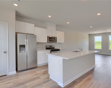 311 Alliance Drive - Photo Thumbnail 14