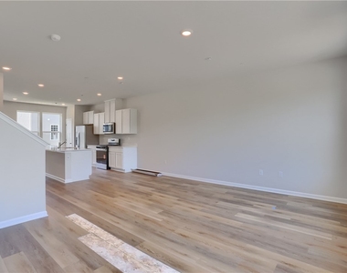 311 Alliance Drive - Photo Thumbnail 10