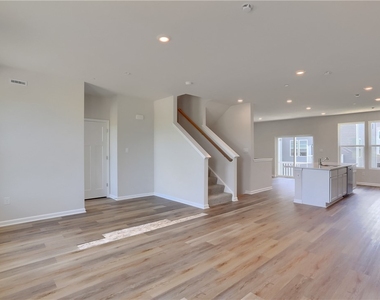 311 Alliance Drive - Photo Thumbnail 8