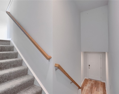 311 Alliance Drive - Photo Thumbnail 4