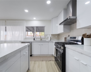 3138 Belvedere Drive - Photo Thumbnail 10