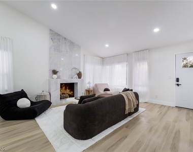 3138 Belvedere Drive - Photo Thumbnail 2