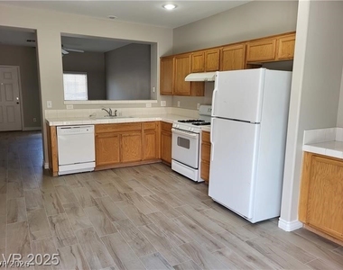 7531 Redwood Point Street - Photo Thumbnail 2