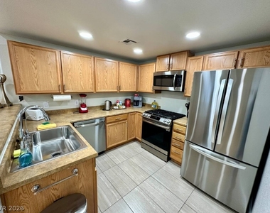 9580 W Reno Avenue - Photo Thumbnail 5