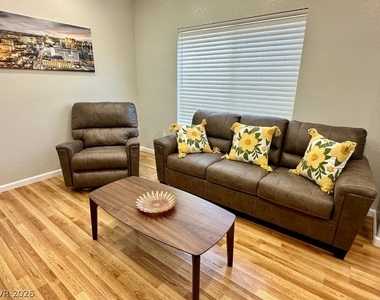 9580 W Reno Avenue - Photo Thumbnail 2