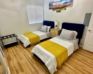 9580 W Reno Avenue - Photo Thumbnail 11