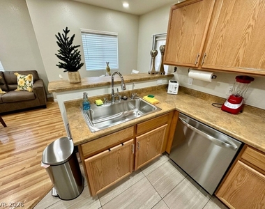 9580 W Reno Avenue - Photo Thumbnail 6