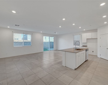 8454 Vacarez Drive - Photo Thumbnail 7