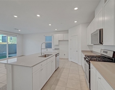 8454 Vacarez Drive - Photo Thumbnail 15