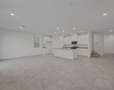 8454 Vacarez Drive - Photo Thumbnail 9