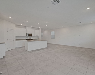 8454 Vacarez Drive - Photo Thumbnail 10