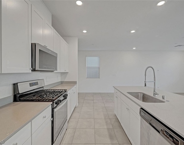 8454 Vacarez Drive - Photo Thumbnail 17