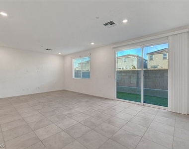 8454 Vacarez Drive - Photo Thumbnail 11