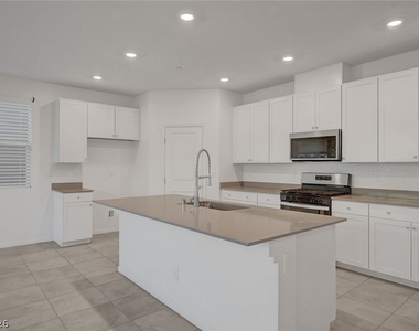 8454 Vacarez Drive - Photo Thumbnail 13