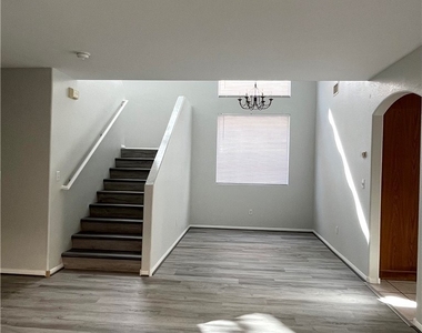 913 Toro Canyon Ln - Photo Thumbnail 10