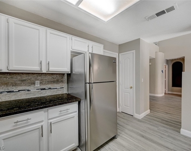 9421 Valley Hills Avenue - Photo Thumbnail 17