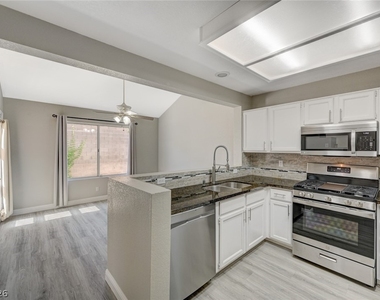 9421 Valley Hills Avenue - Photo Thumbnail 14