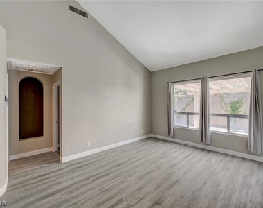9421 Valley Hills Avenue - Photo Thumbnail 6