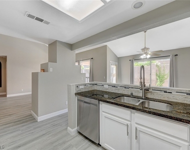9421 Valley Hills Avenue - Photo Thumbnail 16