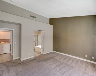 9421 Valley Hills Avenue - Photo Thumbnail 31