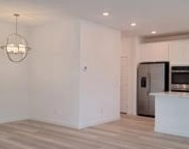 12348 Harbor Isle Avenue - Photo Thumbnail 4