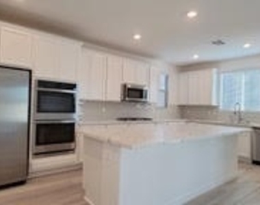 12348 Harbor Isle Avenue - Photo Thumbnail 1