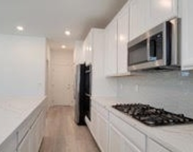 12348 Harbor Isle Avenue - Photo Thumbnail 2
