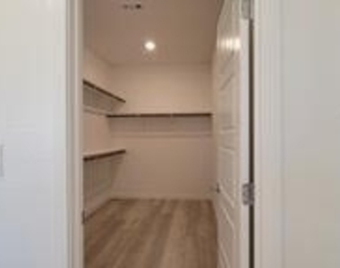 12348 Harbor Isle Avenue - Photo Thumbnail 10