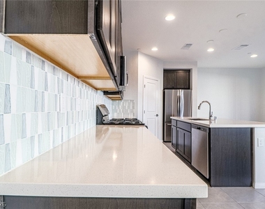 9220 Far Side Avenue - Photo Thumbnail 17