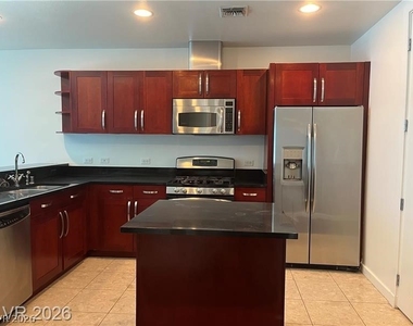 4575 Dean Martin Drive - Photo Thumbnail 2