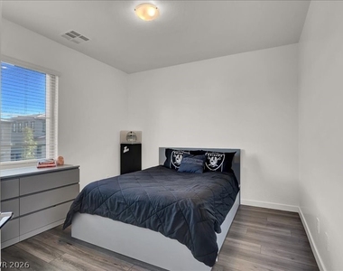 12340 Harbor Isle Avenue - Photo Thumbnail 12