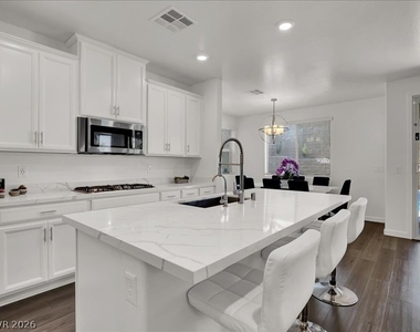 12340 Harbor Isle Avenue - Photo Thumbnail 4