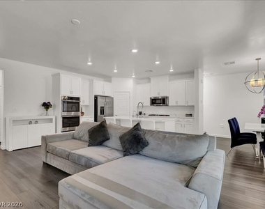 12340 Harbor Isle Avenue - Photo Thumbnail 3