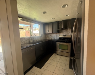817 Schooner Drive - Photo Thumbnail 4