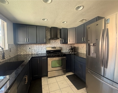 817 Schooner Drive - Photo Thumbnail 5