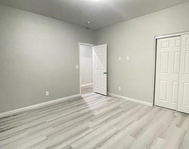 4966 Andover Drive - Photo Thumbnail 8