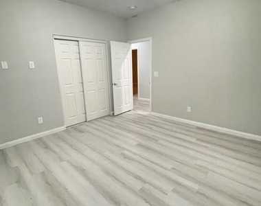 4966 Andover Drive - Photo Thumbnail 6