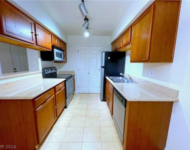 3135 S Mojave Road - Photo Thumbnail 5