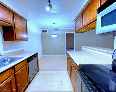 3135 S Mojave Road - Photo Thumbnail 6
