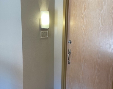 75 E Agate Avenue - Photo Thumbnail 2